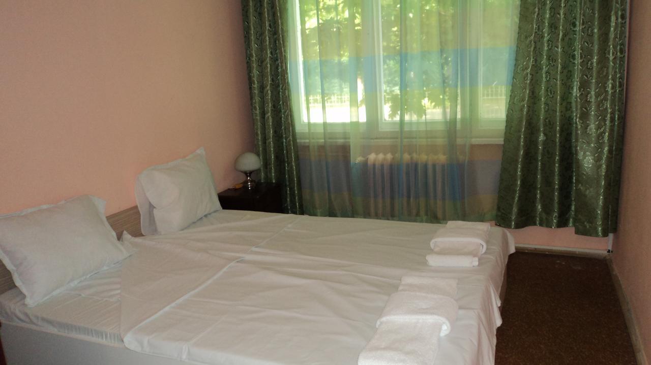 Hotel Stroitel Hisarya Exterior photo